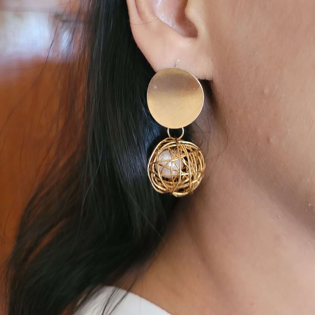 Elegant earrings gold